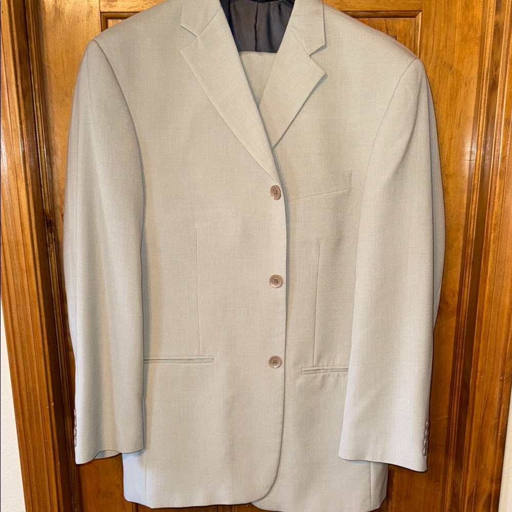 Men's Enterprise by Haggar Suit (jacket 42, pants 34x32)
